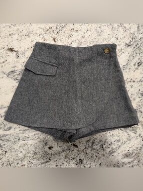 Zara gray herringbone skort with charcoal lining